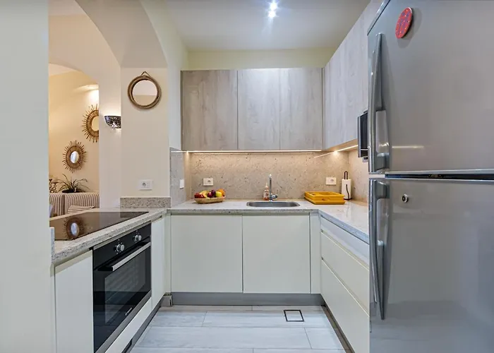 3 Bedroom Nubian Townhouse With Lagoon Access *