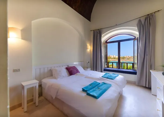 3 Bedroom Nubian Townhouse With Lagoon Access *